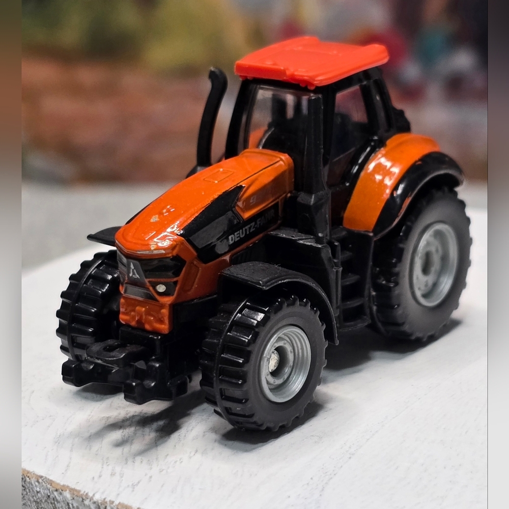 Small Farm Tractor Deutz-Fahr 9340 TTV  [ Read Details ]